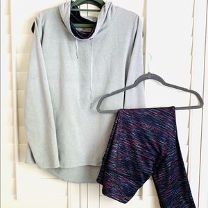 Workout/ loungewear outfit. Comfy top and leggings